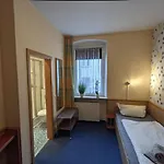 Apartment Monteurunterkunft Weiden By Hausgruenerbaum
