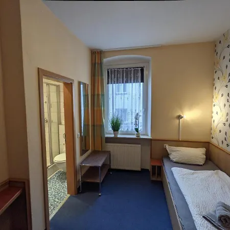 Apartment Monteurunterkunft Weiden By Hausgruenerbaum